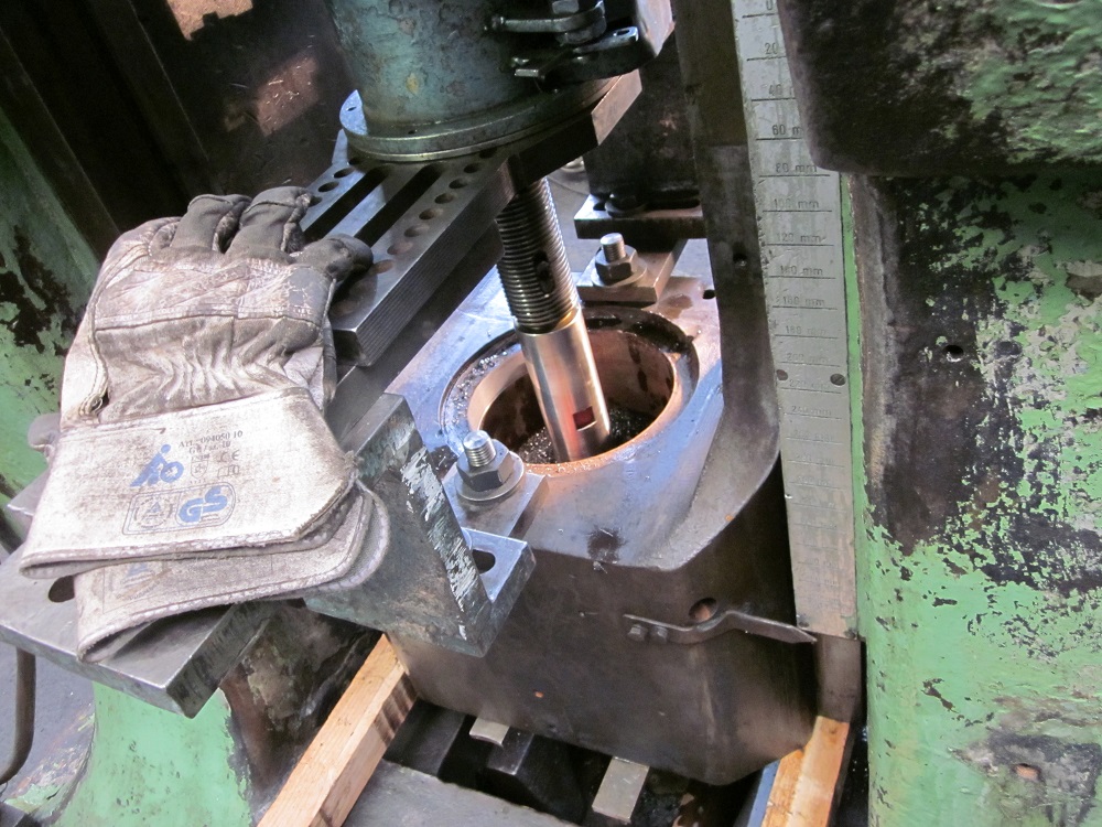 Schrauben Fuchs Pressensitz aufspindeln